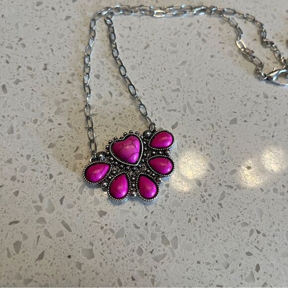 Vintage style fake Turquoise heart shaped Pendant Necklace in western style - Picture 7 of 9